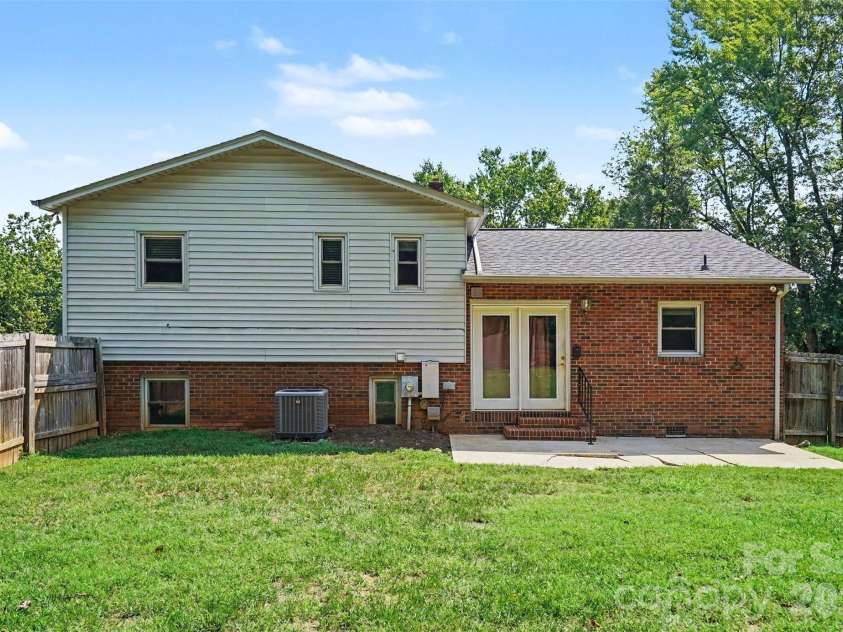 1751 Piney Road, Hickory, NC 28602.  MLS# CAR4413437, YatesRealty ID 43968. 
