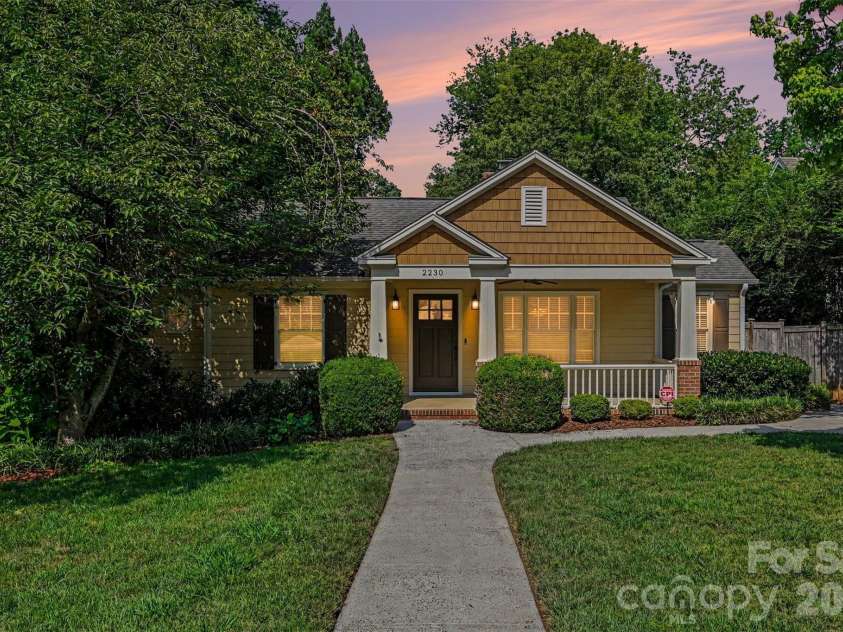 2230 Lockhart Drive, Charlotte, NC 28203.  MLS# CAR4414379, YatesRealty ID 43970. 