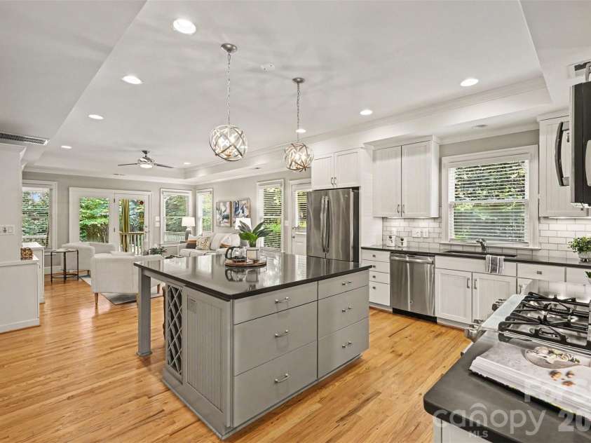 2230 Lockhart Drive, Charlotte, NC 28203.  MLS# CAR4414379, YatesRealty ID 43970. 