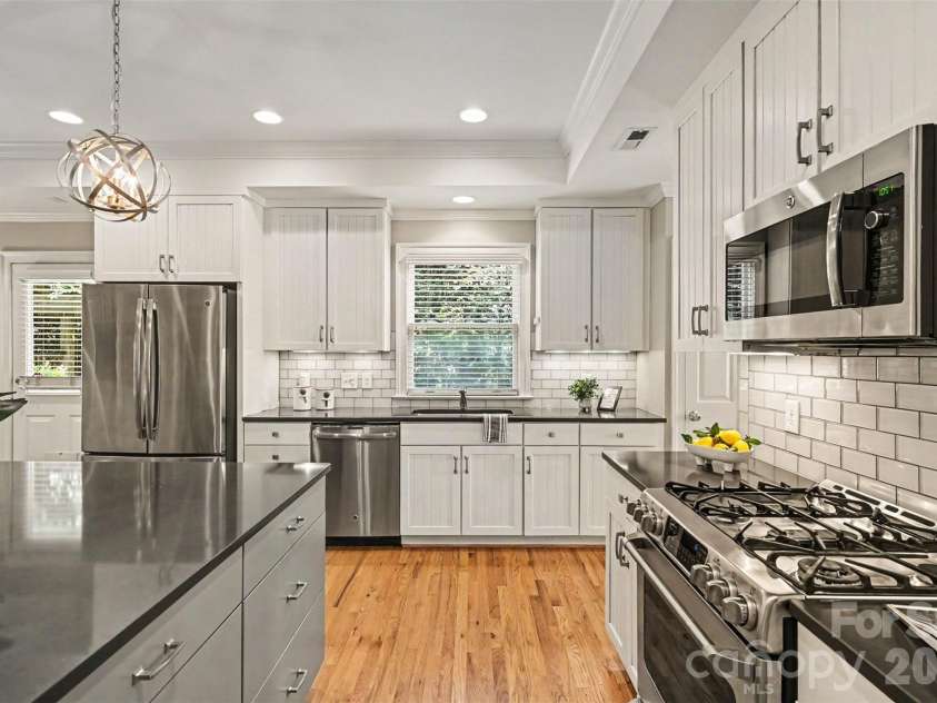 2230 Lockhart Drive, Charlotte, NC 28203.  MLS# CAR4414379, YatesRealty ID 43970. 