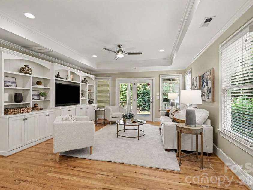 2230 Lockhart Drive, Charlotte, NC 28203.  MLS# CAR4414379, YatesRealty ID 43970. 