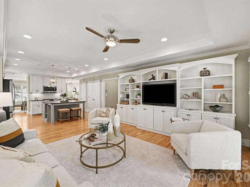 2230 Lockhart Drive, Charlotte, NC 28203.  MLS# CAR4414379, YatesRealty ID 43970. 