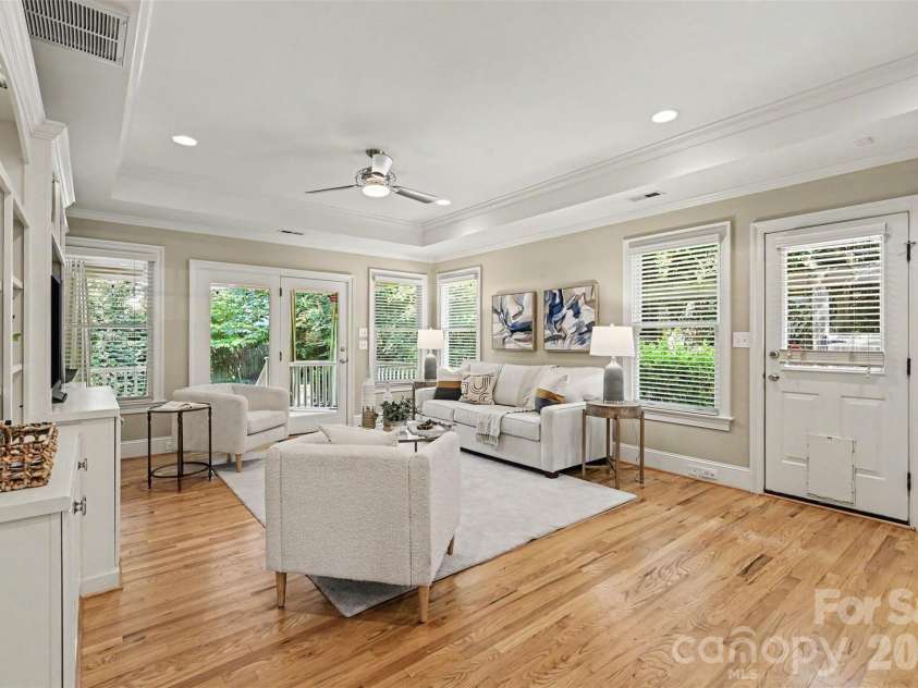 2230 Lockhart Drive, Charlotte, NC 28203.  MLS# CAR4414379, YatesRealty ID 43970. 