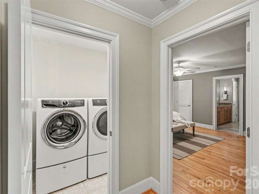 2230 Lockhart Drive, Charlotte, NC 28203.  MLS# CAR4414379, YatesRealty ID 43970. 