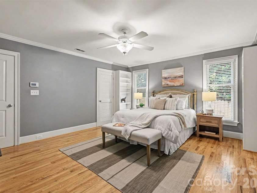 2230 Lockhart Drive, Charlotte, NC 28203.  MLS# CAR4414379, YatesRealty ID 43970. 
