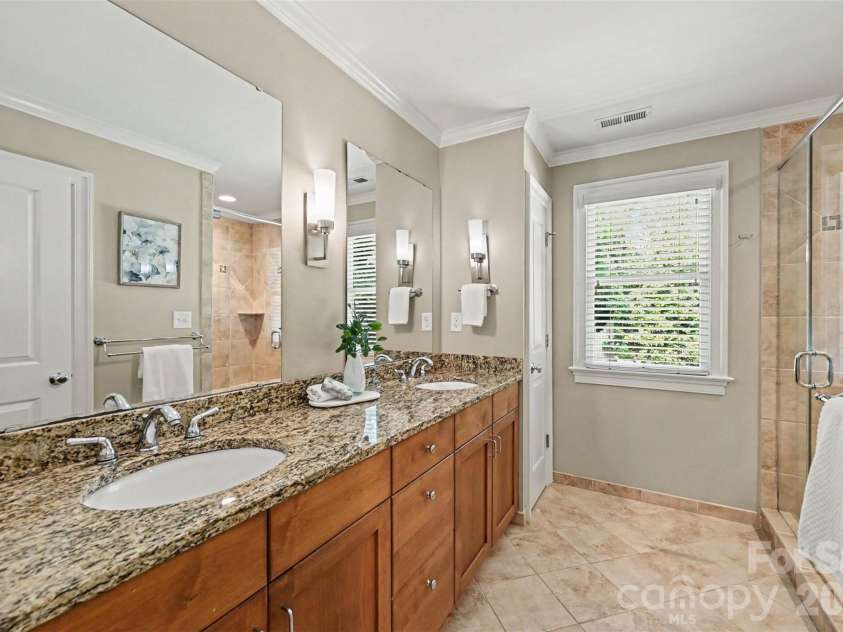 2230 Lockhart Drive, Charlotte, NC 28203.  MLS# CAR4414379, YatesRealty ID 43970. 