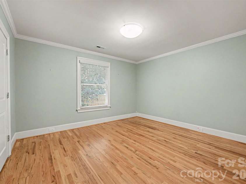2230 Lockhart Drive, Charlotte, NC 28203.  MLS# CAR4414379, YatesRealty ID 43970. 