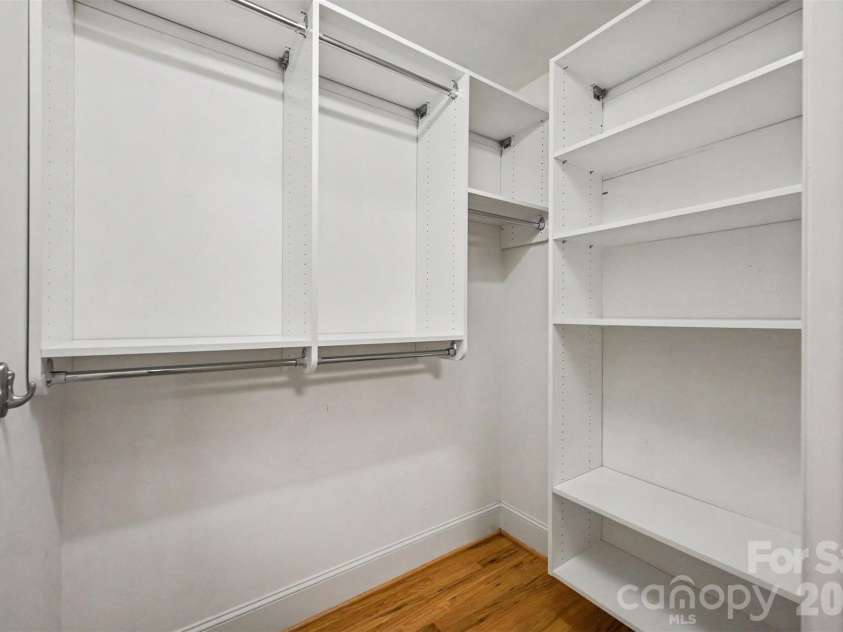 2230 Lockhart Drive, Charlotte, NC 28203.  MLS# CAR4414379, YatesRealty ID 43970. 