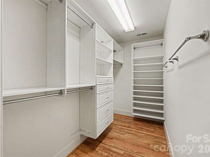 2230 Lockhart Drive, Charlotte, NC 28203.  MLS# CAR4414379, YatesRealty ID 43970. 