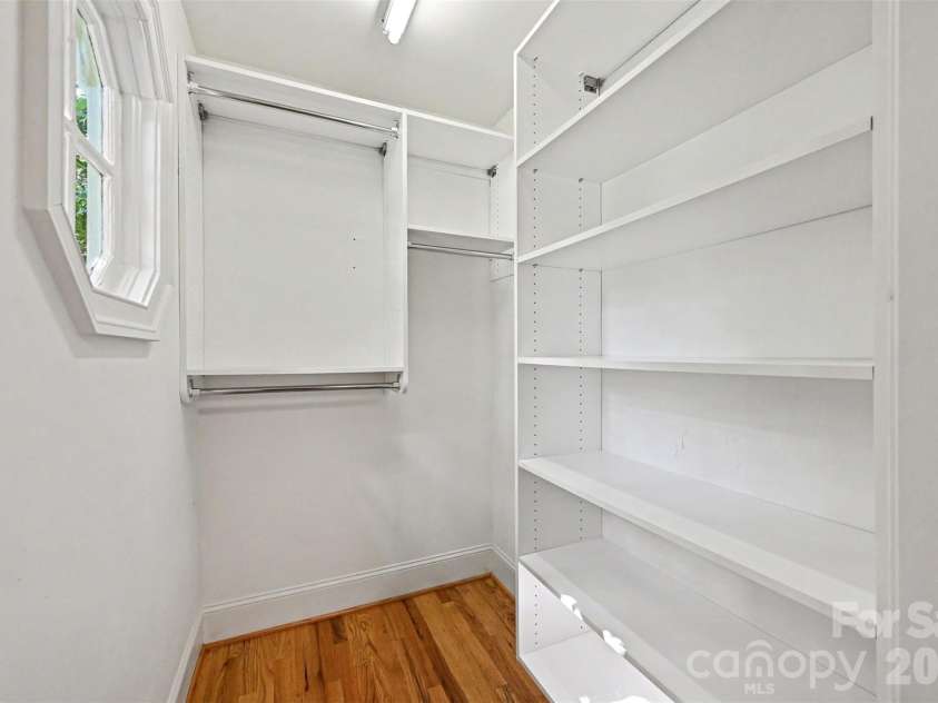 2230 Lockhart Drive, Charlotte, NC 28203.  MLS# CAR4414379, YatesRealty ID 43970. 