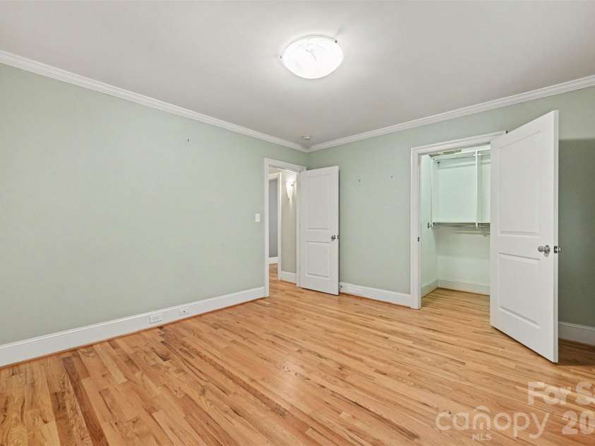 2230 Lockhart Drive, Charlotte, NC 28203.  MLS# CAR4414379, YatesRealty ID 43970. 