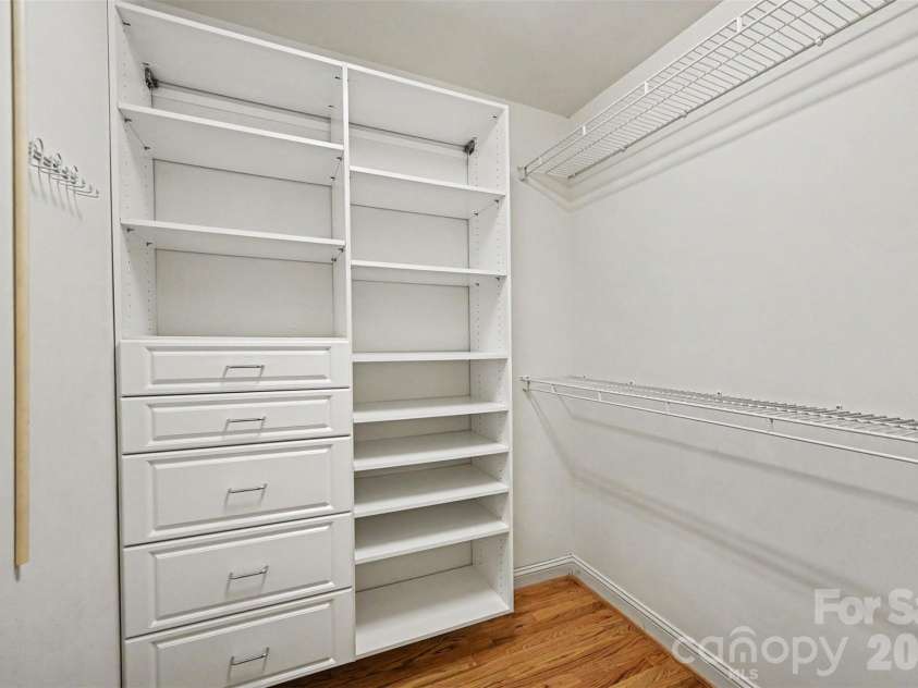 2230 Lockhart Drive, Charlotte, NC 28203.  MLS# CAR4414379, YatesRealty ID 43970. 