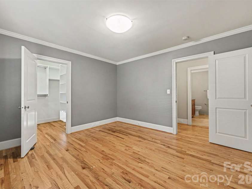 2230 Lockhart Drive, Charlotte, NC 28203.  MLS# CAR4414379, YatesRealty ID 43970. 