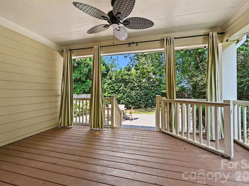 2230 Lockhart Drive, Charlotte, NC 28203.  MLS# CAR4414379, YatesRealty ID 43970. 