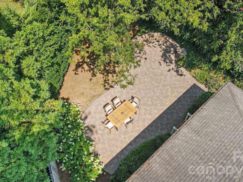 2230 Lockhart Drive, Charlotte, NC 28203.  MLS# CAR4414379, YatesRealty ID 43970. 