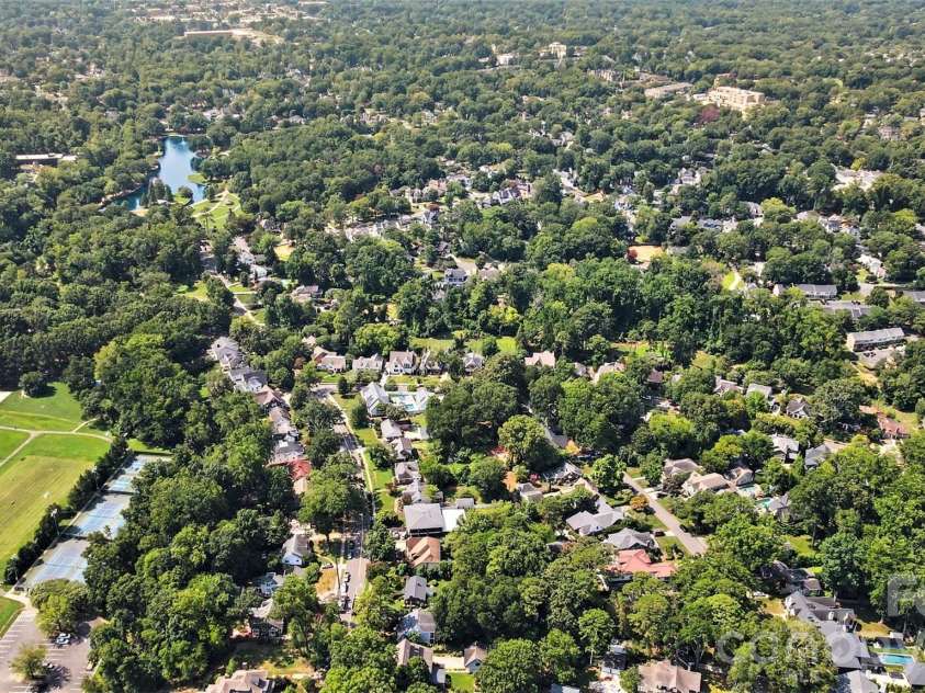 2230 Lockhart Drive, Charlotte, NC 28203.  MLS# CAR4414379, YatesRealty ID 43970. 