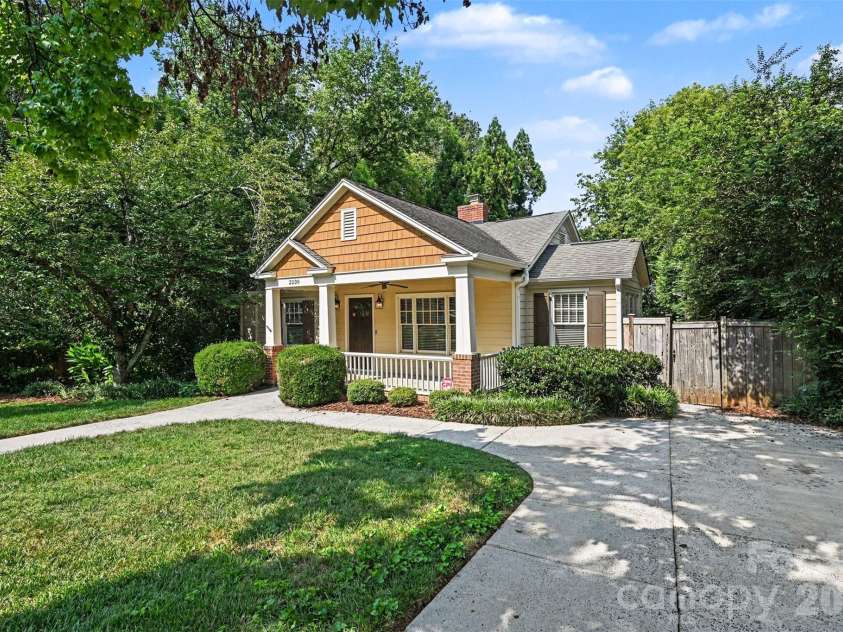 2230 Lockhart Drive, Charlotte, NC 28203.  MLS# CAR4414379, YatesRealty ID 43970. 