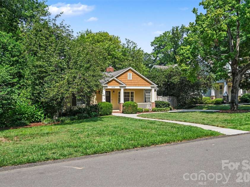 2230 Lockhart Drive, Charlotte, NC 28203.  MLS# CAR4414379, YatesRealty ID 43970. 