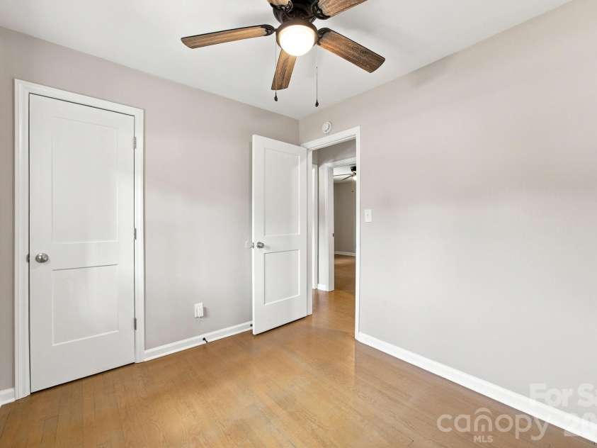 2700 Ravencroft Drive, Charlotte, NC 28208.  MLS# CAR4414006, YatesRealty ID 43971. 