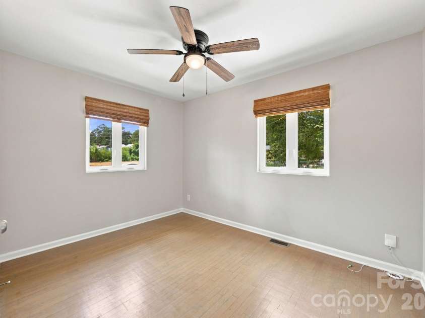 2700 Ravencroft Drive, Charlotte, NC 28208.  MLS# CAR4414006, YatesRealty ID 43971. 