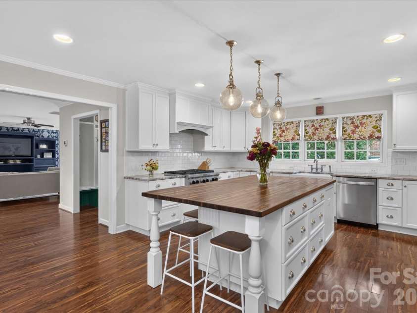 4419 Darventry Court, Charlotte, NC 28226.  MLS# CAR4403931, YatesRealty ID 43975. 
