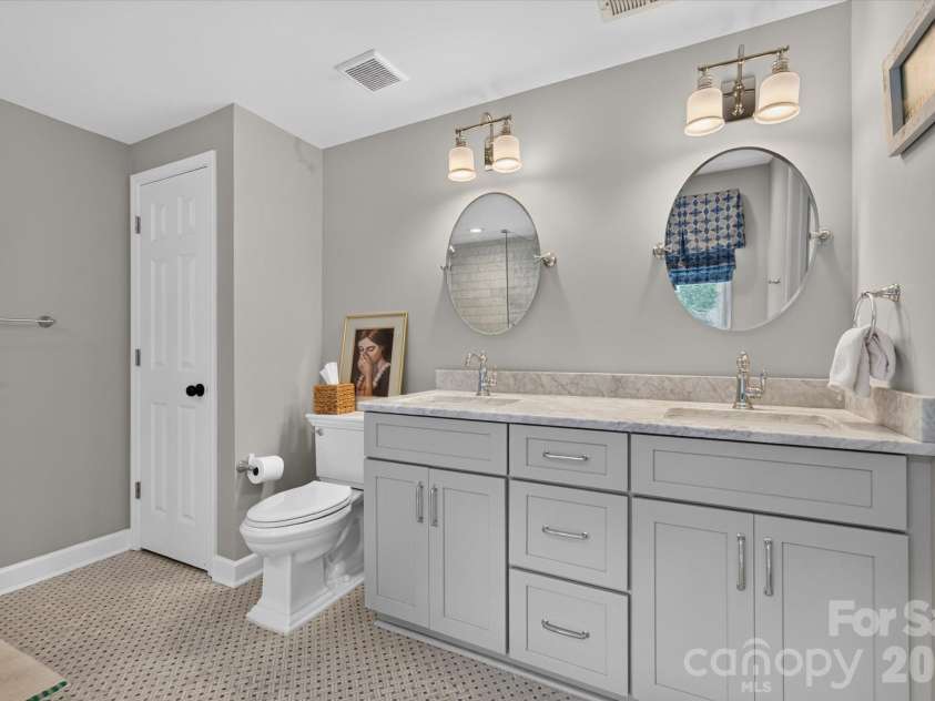 4419 Darventry Court, Charlotte, NC 28226.  MLS# CAR4403931, YatesRealty ID 43975. 