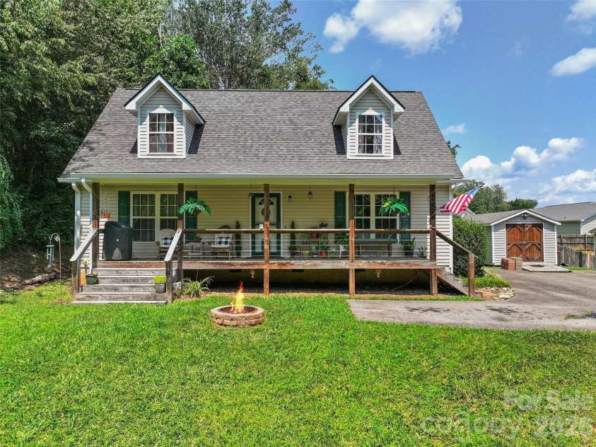 14 Folsom Drive, Candler, NC 28715.  MLS# CAR4414461, YatesRealty ID 43977. 