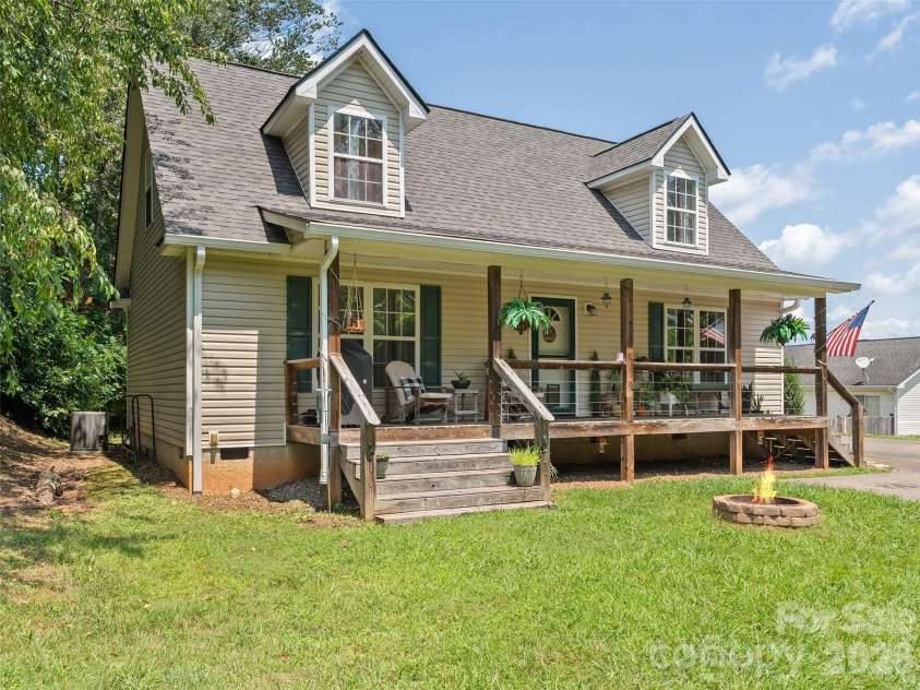14 Folsom Drive, Candler, NC 28715.  MLS# CAR4414461, YatesRealty ID 43977. 