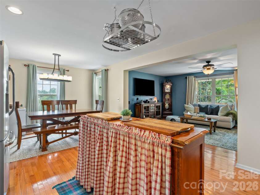 14 Folsom Drive, Candler, NC 28715.  MLS# CAR4414461, YatesRealty ID 43977. 