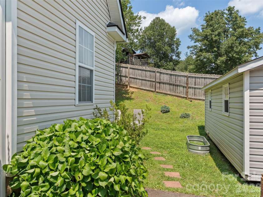 14 Folsom Drive, Candler, NC 28715.  MLS# CAR4414461, YatesRealty ID 43977. 
