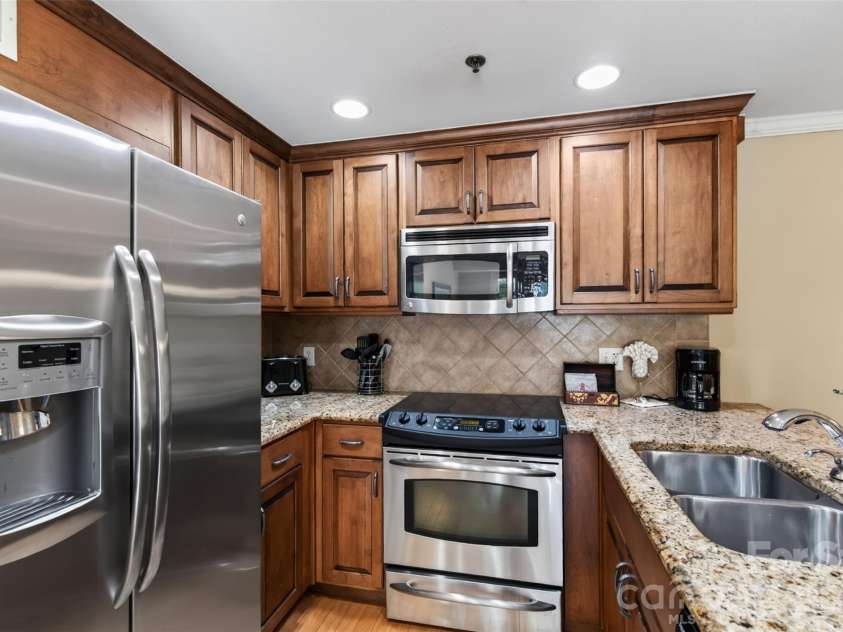 413 Bowling Park Road, Asheville, NC 28803.  MLS# CAR4414486, YatesRealty ID 43979. 