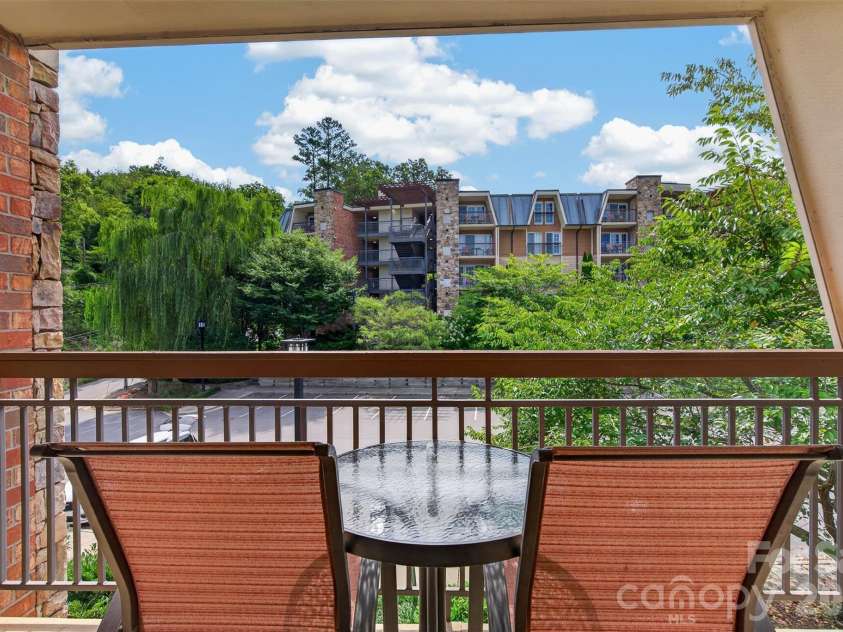 413 Bowling Park Road, Asheville, NC 28803.  MLS# CAR4414486, YatesRealty ID 43979. 
