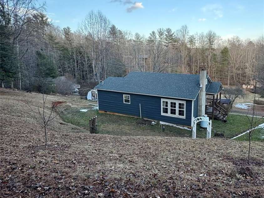 2050 Blowing Rock Boulevard, Lenoir, NC 28645.  MLS# CAR4341437, YatesRealty ID 4398. 