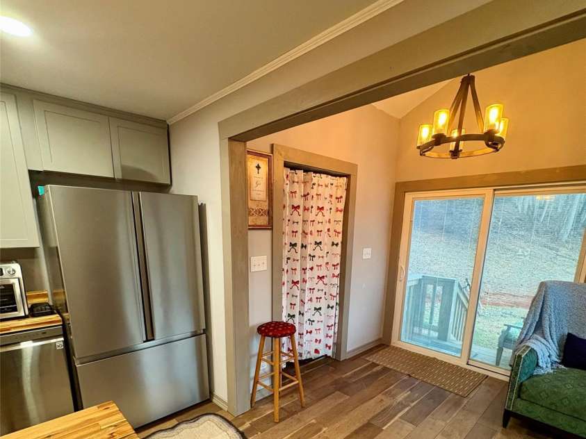 2050 Blowing Rock Boulevard, Lenoir, NC 28645.  MLS# CAR4341437, YatesRealty ID 4398. 