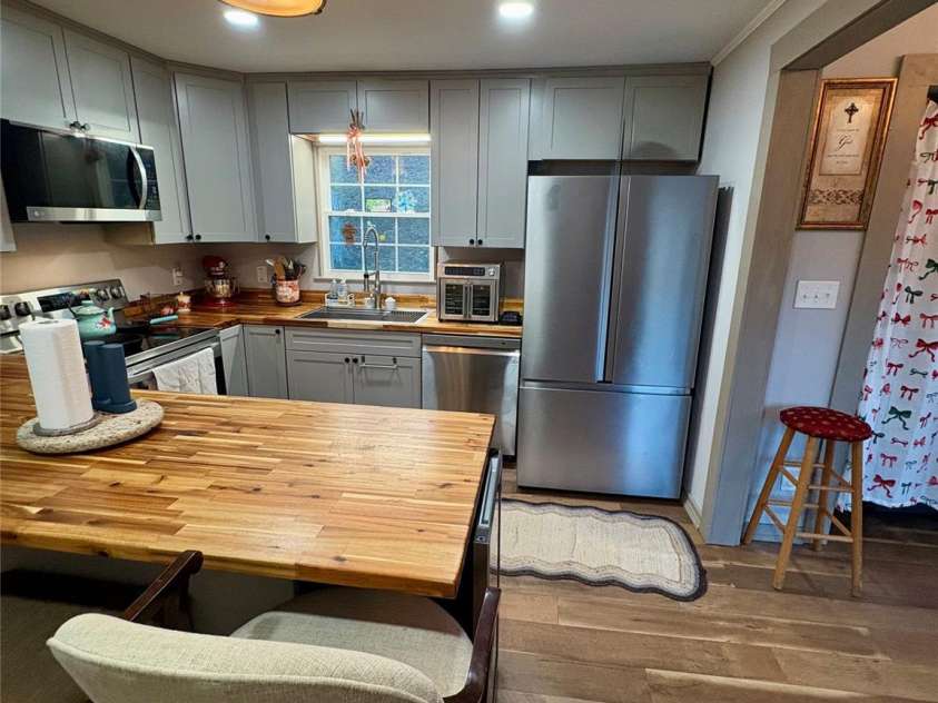 2050 Blowing Rock Boulevard, Lenoir, NC 28645.  MLS# CAR4341437, YatesRealty ID 4398. 