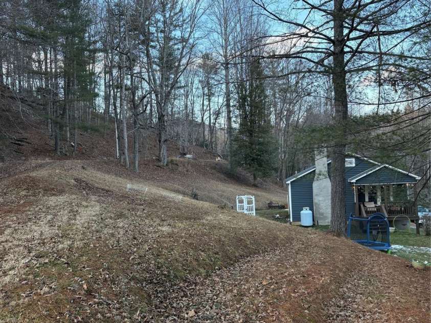 2050 Blowing Rock Boulevard, Lenoir, NC 28645.  MLS# CAR4341437, YatesRealty ID 4398. 