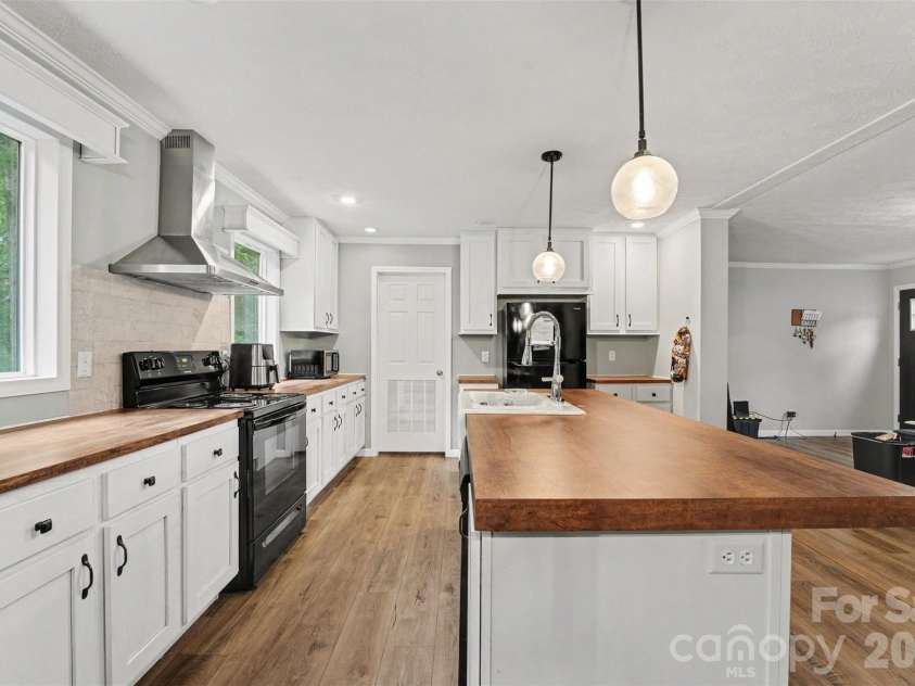 2998 Wilderness Trace, Claremont, NC 28610.  MLS# CAR4413940, YatesRealty ID 43985. Kitchen & Breakfast Bar