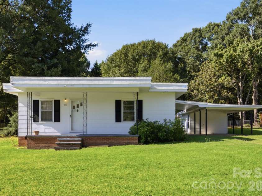 615 Westway Drive, Gastonia, NC 28054.  MLS# CAR4413841, YatesRealty ID 43987. 
