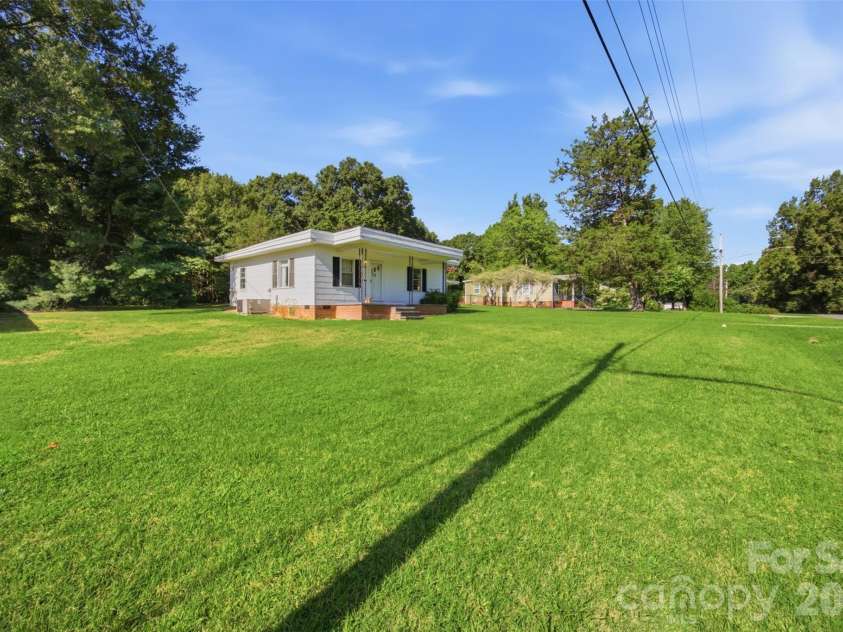 615 Westway Drive, Gastonia, NC 28054.  MLS# CAR4413841, YatesRealty ID 43987. 