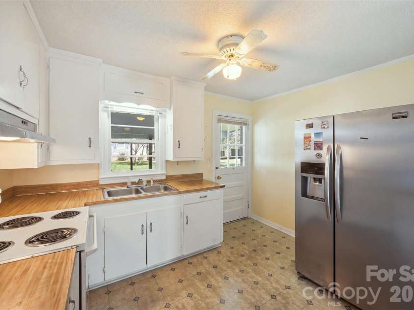 615 Westway Drive, Gastonia, NC 28054.  MLS# CAR4413841, YatesRealty ID 43987. 