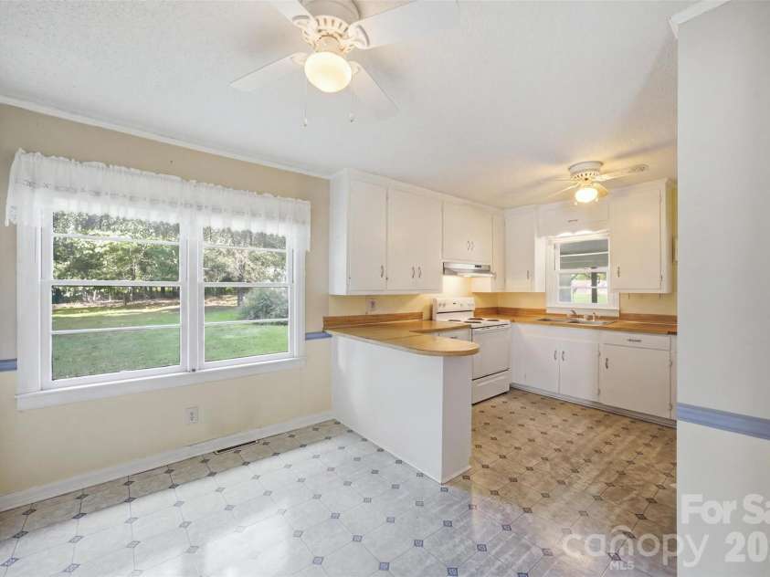 615 Westway Drive, Gastonia, NC 28054.  MLS# CAR4413841, YatesRealty ID 43987. 