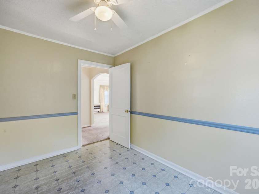615 Westway Drive, Gastonia, NC 28054.  MLS# CAR4413841, YatesRealty ID 43987. 