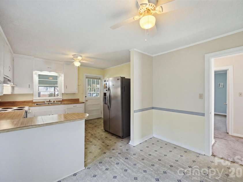 615 Westway Drive, Gastonia, NC 28054.  MLS# CAR4413841, YatesRealty ID 43987. 