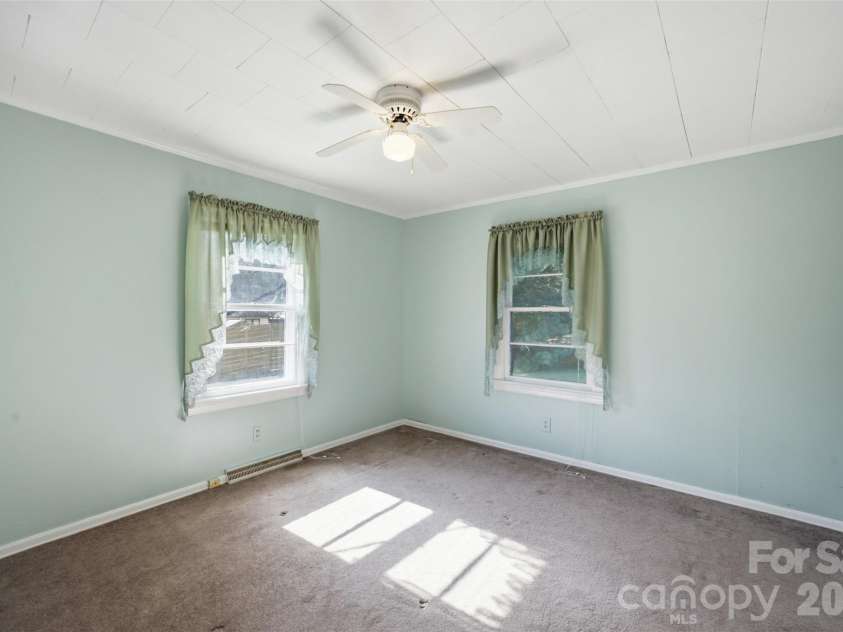 615 Westway Drive, Gastonia, NC 28054.  MLS# CAR4413841, YatesRealty ID 43987. 