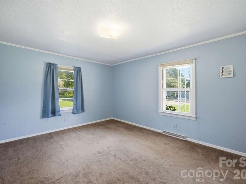 615 Westway Drive, Gastonia, NC 28054.  MLS# CAR4413841, YatesRealty ID 43987. 