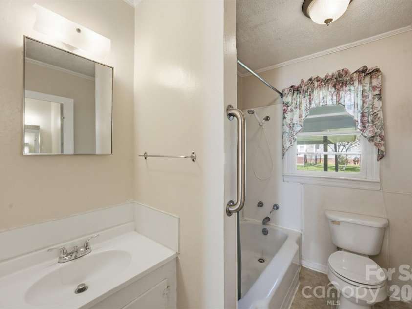 615 Westway Drive, Gastonia, NC 28054.  MLS# CAR4413841, YatesRealty ID 43987. 