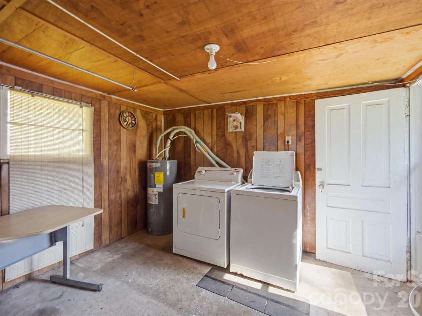 615 Westway Drive, Gastonia, NC 28054.  MLS# CAR4413841, YatesRealty ID 43987. 
