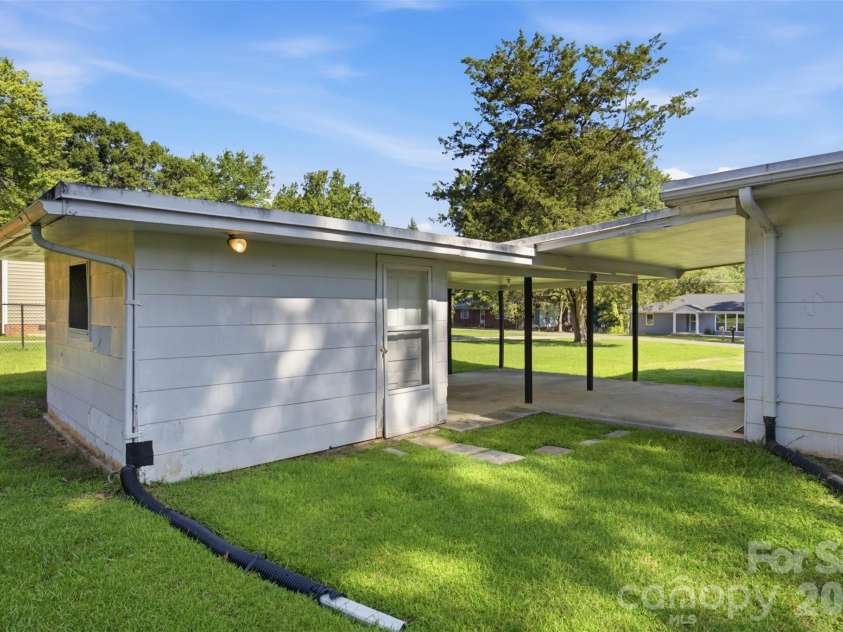 615 Westway Drive, Gastonia, NC 28054.  MLS# CAR4413841, YatesRealty ID 43987. 