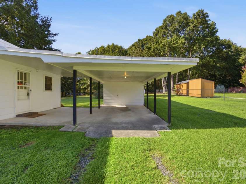 615 Westway Drive, Gastonia, NC 28054.  MLS# CAR4413841, YatesRealty ID 43987. 