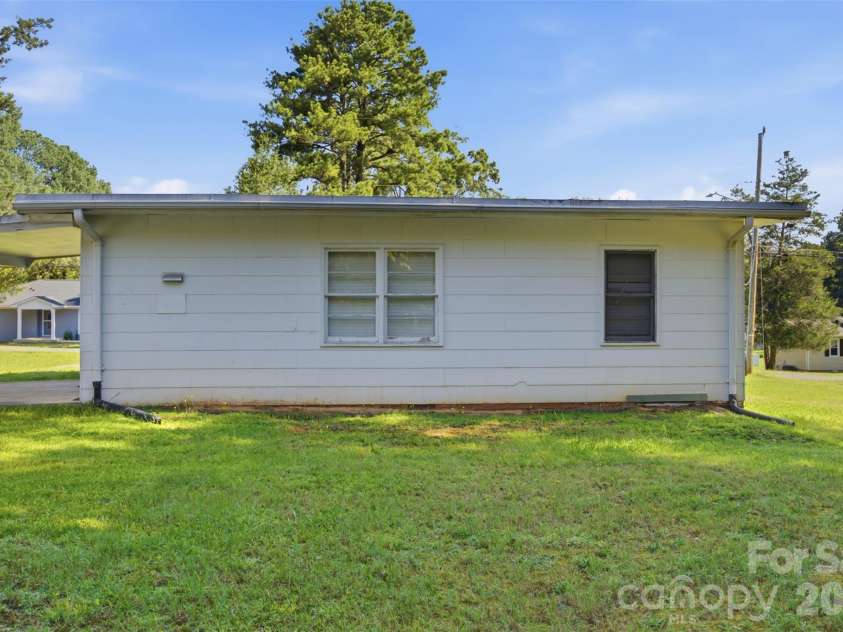 615 Westway Drive, Gastonia, NC 28054.  MLS# CAR4413841, YatesRealty ID 43987. 